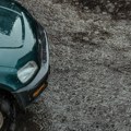Pogledajte kako je jedna žena spasena iz bujice u Beogradu: Svedočenje o zastrašujućoj sceni dok voda navire
