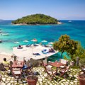 Letovanje 2025! Srbi pohrlili na ovu destinaciju: Noć u hotelu 24 €, ručak 10 €, i more kao na Maldivima!