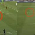 Samo da se ovo Srbiji nikad ne desi! Najkomičniji auto-gol ikad odlučuje borbu za Mundijal, šta učini golmane?