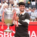 Nepobedivi španac ponovo šampion: Alkaras osvojio titulu na londonskom Kvinsu - sa nestvarnim nizom pobeda ide na Vimbldon!