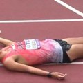 Užas na svetskom prvenstvu! Povraćao ispred publike, a onda se srušio na zemlju i previjao od bolova! Hitna pomoć odmah…
