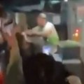 Vozio gradski autobus u dresu omiljenog kluba, pa naleteo na navijače i izazvao haos! Ubrzo je otpušten