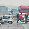 (Foto) Stravična nesreća kod Gornjeg Milanovca: Sudarili se kamion i auto, sumnja se da ima poginulih