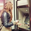 Platu potrošite za nekoliko dana, pa ulazite u minus: Kako prekinuti začarani krug, evo šta može da pomogne