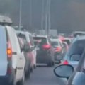 Vozila ovde trenutno ne mrdaju! Saobraćajka stvorila potpuni kolaps, sve je stalo