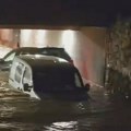 Snažno nevreme pogodilo srednju Dalmaciju, poplavljene ulice, prekinuto nekoliko trajektnih linija