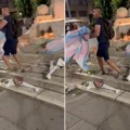 Sramota nakon odavanja počasti ubijenoj noi (18)! Mladić razbacao cveće i zastave koje su građani ostavljali na Trgu