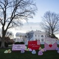 Džil Bajden šalje ljubav Amerikancima za Dan zaljubljenih sa travnjaka Bele kuće