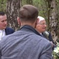 Snimak sa venčanja zbog kog 7 miliona ljudi rida: Deka je imao samo jednu želju kada se slikao sa unukom