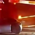 Snimak ledi krv u žilama, od smrti ga delio trenutak Policajci heroji izvukli muškarca iz auta svega nekoliko sekundi pre…