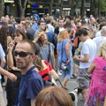 U Beogradu i večeras blokade: Protest ispred Pravnog fakulteta, održana šetnja preko Brankovog mosta