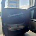 Carinici pretresli kombi, pa ostali u šoku: Protiv vozača odmah podneta prijava, evo šta su pronašli (foto)