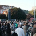 Novosađani se oprostili od Halida Bešlića: Publika ga emotivno ispratila pesmom i aplauzima na platou Spensa