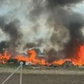 (Foto) gore kuća i dvorište! Požar u Novim Karlovcima