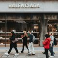 Balenciagina nova pocepana jakna od 950 € je novi šok u svetu mode