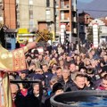 Bogojavljenje u Vranju: Slobodna licitacija za Časni krst u Hramu Svete Trojice (foto) foto galerija