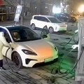 Sramna navika vlasnika električnih vozila! Dođu na stanicu za punjenje, onad usledi najgora moguća bahatost: Snimak razbesneo…