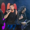 Рики Мартин одушевљен Београдом: Шета Калемегданом; Купио шајкачу и српску заставу ФОТО