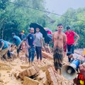 (Foto) Najmanje 44 osobe poginule u poplavama i klizištima u Bangladešu