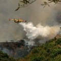 Uzbuna u Grčkoj; Izbio veliki požar, podignuto 10 aviona; Ljudima stiglo hitno upozorenje FOTO