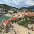 U Budvi uklonjen transparent podrške studentima sa bedema Starog grada