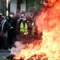 Raspoređeno 70.000 policajaca, posebne mere u dva grada Očekuje se pola miliona ljudi na demonstracijama: Zatvorene metro…