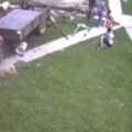 Stravična scena kod Užica: Tinejdžer traktorom uleteo u dvorište i povredio petoro ljudi