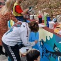 Učenici oslikavaju zid u dužini od 300 metara u Užicu: Šta nam teško - mladi su zakon (foto)