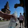 Studija: Flaširana voda sadrži stotine hiljada delića plastike