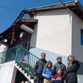 Posle požara Kancelarija za KiM šalje pomoć za osmočlanu porodicu iz okoline Kosovske Kamenice