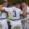Devojke gledale bez treptanja: Ovako su srpski fudbaleri slavili posle meča sa Švedskom (foto)