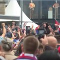 Ukrajinci besni, Rusi likuju: Srpski navijači sa ruskim zastavama na Evropskom prvenstvu u fudbalu (foto)