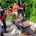 FOTO Drama na jezeru Međuvršje kod Čačka: Porodica plovila čamcem i doživela nezgodu, reagovali spasioci