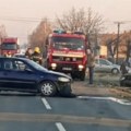 Teška saobraćajka kod Šida: Jedno vozilo završilo u kanalu, drugo smrskano: Na licu mesta policija i vatrogasci (foto)