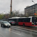 Autobus na liniji 16 naglo zakočio, ima više povređenih