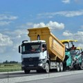 Na delu trase dužine oko 10 kilometara završen je prvi sloj asfalta Sofronijević: Autoput Sremska Rača-Kuzmin unaprediće…