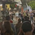 Пар стотина присталица опозиције организовало скуп подршке Цицварићу у центру Ужица, без подршке из парламента