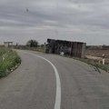 FOTO: Prevrnuo se kamion na putu Banatsko Karađorđevo – Torda
