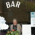 Ima 100 godina i ne namerava da napusti posao bariste u kafiću