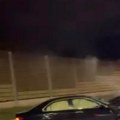 Sudarili se autobus i automobil: Haos na auto-putu u Beogradu: Prednji deo vozila uništen, stvaraju se gužve (video)