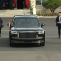 Živi štit! Verni čuvari kineskog predsednika: Pogledajte kako telohranitelji trče pored blindiranog automobila Si Đinpinga…
