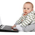 Studija: Tri četvrtine britanskih beba provodi vreme pred kompjuterom