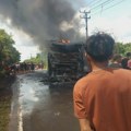 Autobus i cisterna se sudarili: Teška nesreća u Indoneziji, poginulo najmanje 16 osoba
