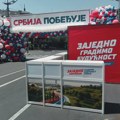 Na miting SNS iz Novog Sada kreće desetak autobusa, na polazak čekaju i stranci: "Nismo dobili novac za to"