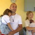 Bračni par Džokić iz Vranja zajedno na plantaži, ali i u porodilištu