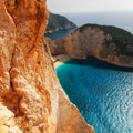Plaža koju milioni žele da vide sada je zatvorena: Grčka kreće u veliku borbu za spas turističkog simbola