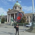 Zastava sa krvavom šakom dočekala Vučića u Novoj Varoši, pa usledila odmazda: Inspekcija zatvorila pekaru opoziconara, saznao…