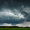 Ciklon hara Evropom: Dvoje mrtvih; Stotine hiljada ljudi bez struje FOTO