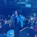 Ponovo okupila publiku: Dragana Mirković posle osam godina zapevala u Leskovcu, a na nastup stigli i obožavaoci iz Bugarske…