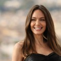 Neodoljiva plavuša: Angelina Jolie izgleda zapanjujuće sa novom bojom kose